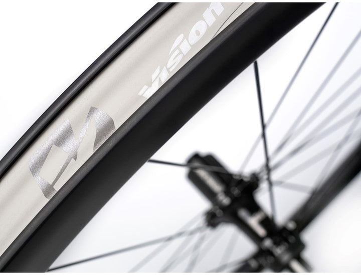 Vision SC 60 hub and spoke detail